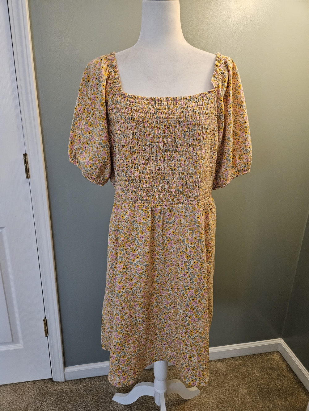 Universal Thread Women's Size Large Yellow Floral Smocked Square-Neck Midi Dress